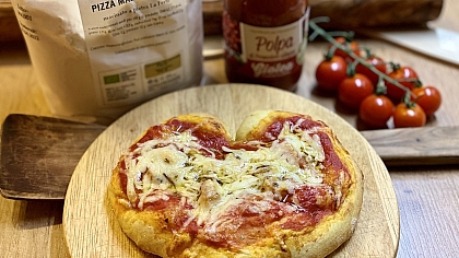 Give A Surprise to Your Family by Making a Pizza