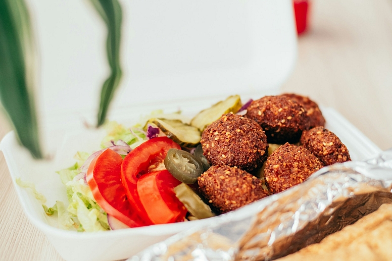 falafel with pickles