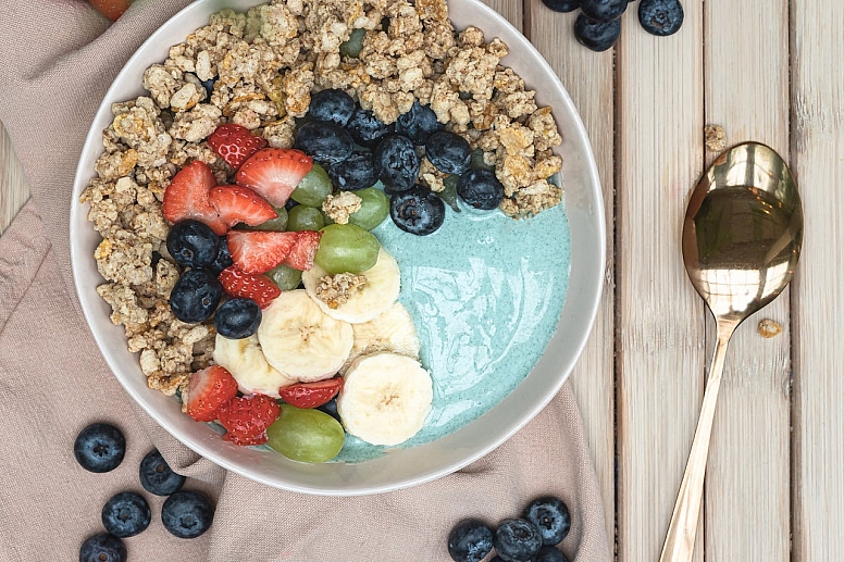 spirulina smoothie bowl