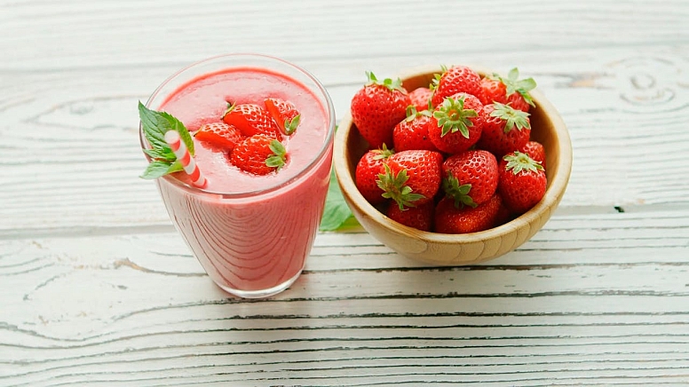 strawberry ayran